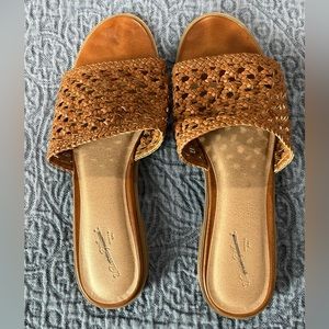 Slide with 3/4” heel, rubber soles, soft suede style cushion sole.